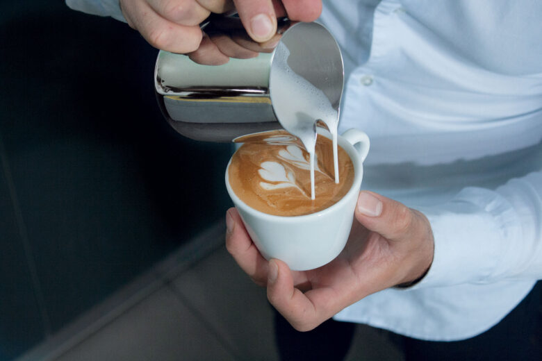 Lattiere-professionali-per-baristi-e-artisti-della-latte-art
